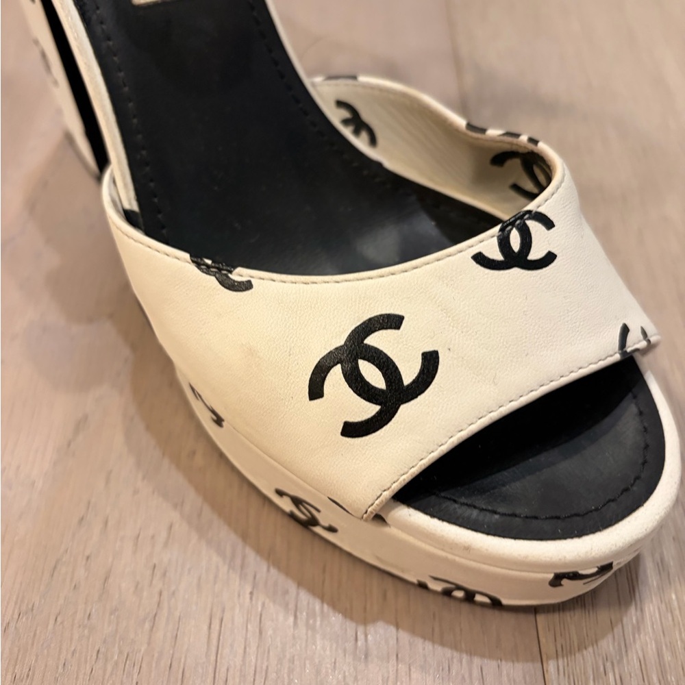 CHANEL CC Women's White and Black Platform Heels Rare 🔥 - Picture 5 of 13